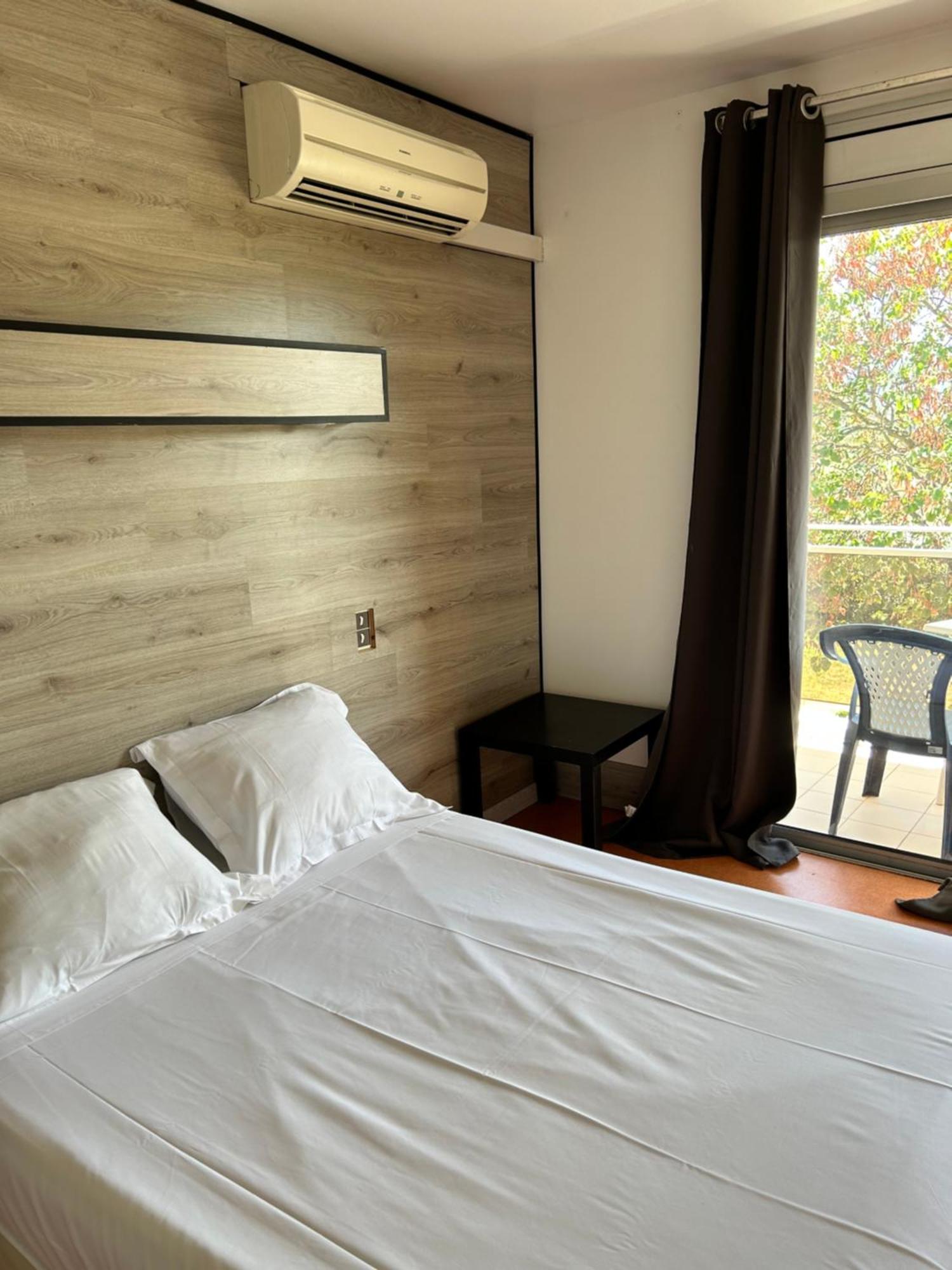 Hotel La Garenne Tresserre エクステリア 写真